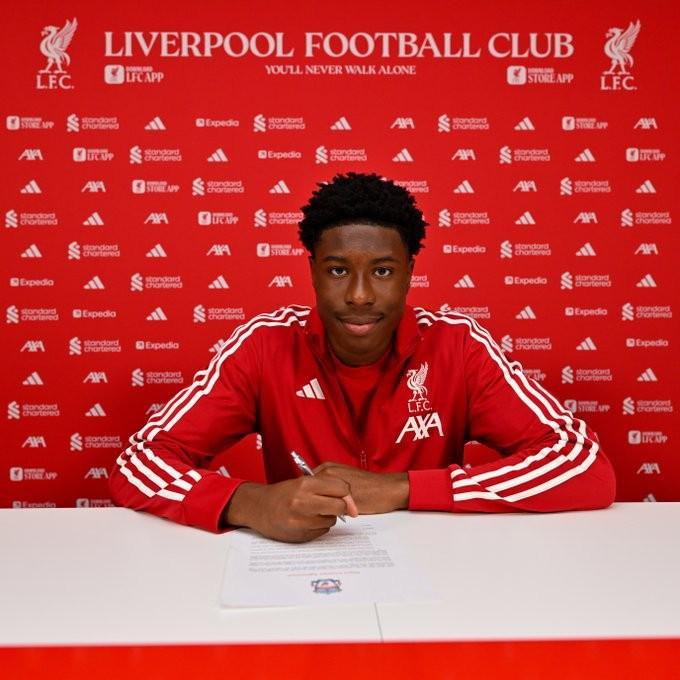 必发官网-官方：利物浦与18岁后卫埃罗博马签下首份职业合同